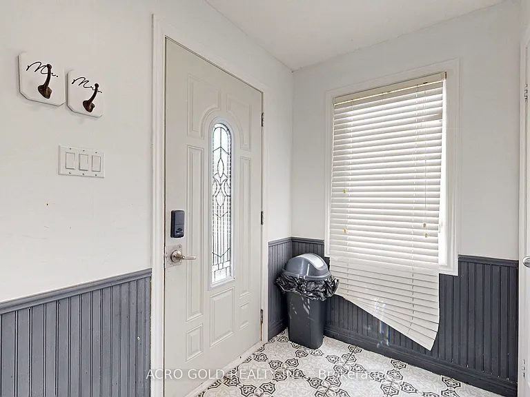125 Leighland Ave — Photo 3