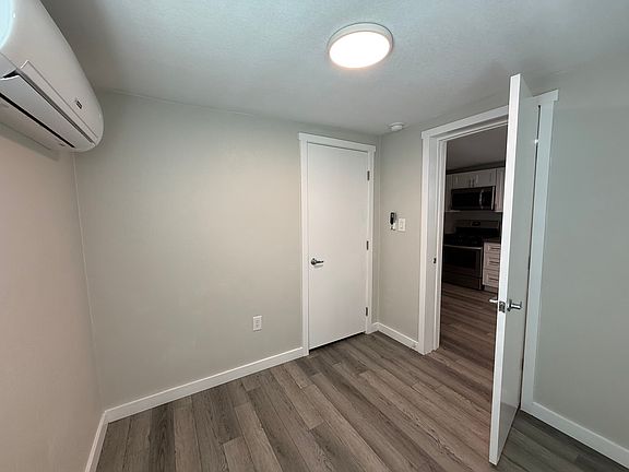 4th image of 1913 N 25th Pl APT B