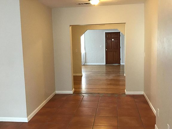 3rd image of 2841 NW Plaza Dr