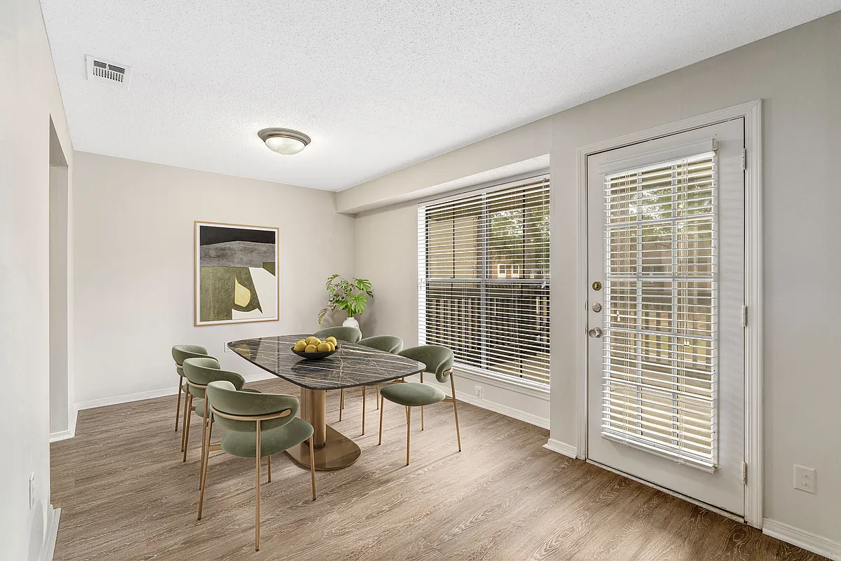 Building Photo - The Oakley at Hillcrest