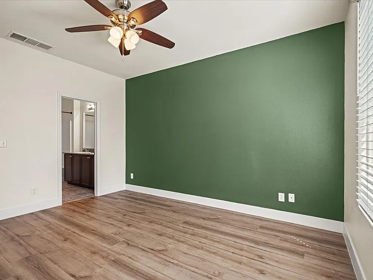 4563 Townwall St N — Photo 10