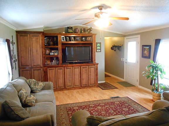 3rd image of 1367 Beachmont Dr