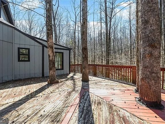 5th image of 127 Mountainside Dr W