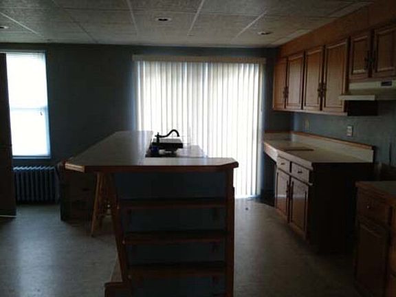 5th image of 302 Vermont Ave