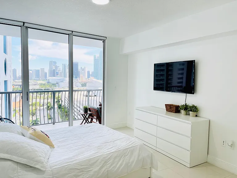 1750 N Bayshore Dr #1706 — Photo 12