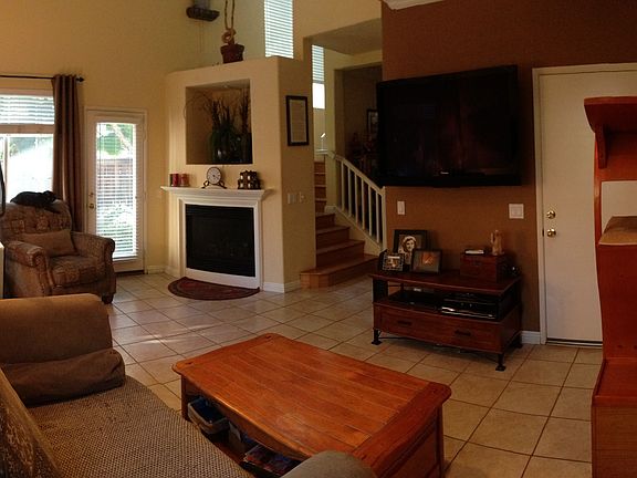 5th image of 24 Danbury Ln