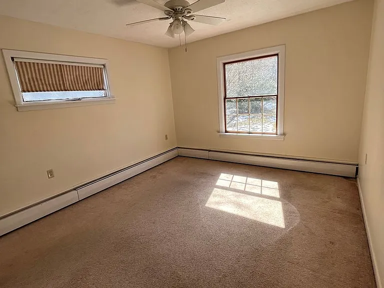 940 Woodlawn St — Photo 20