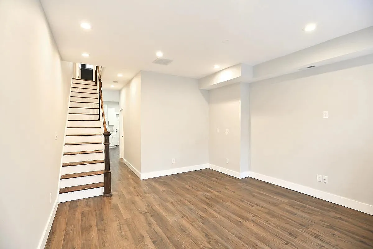 4 bed, 3.5 bath, 1400 sqft, $1,200 — Photo 2
