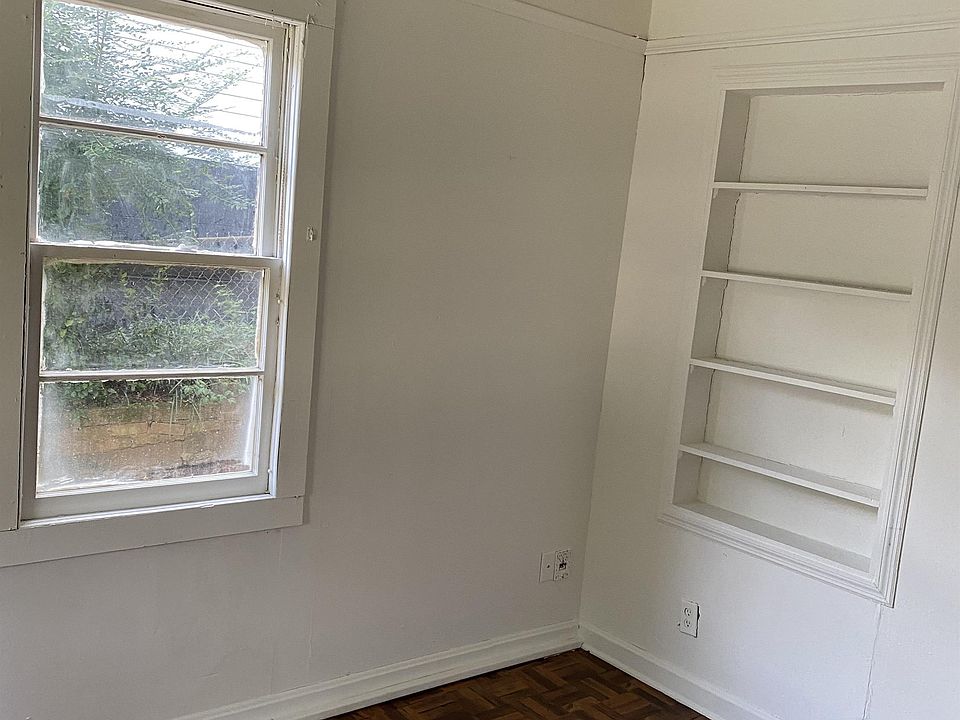 2nd image of 1206 Winona Ave