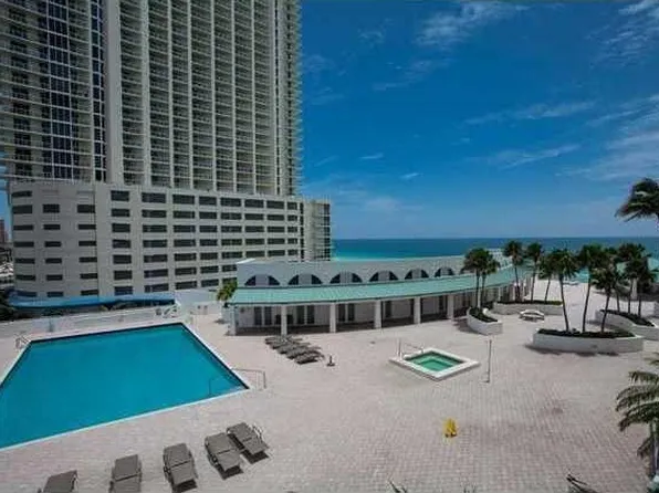 16485 Collins Ave, North Miami Beach, FL 33160