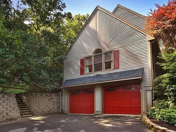 4th image of 1 Jewett Hill Dr