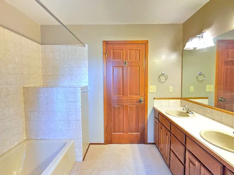 7706 E Woodview Dr — Photo 29
