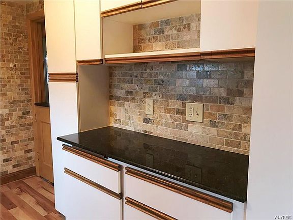 3rd image of 20 Pinevale Ct
