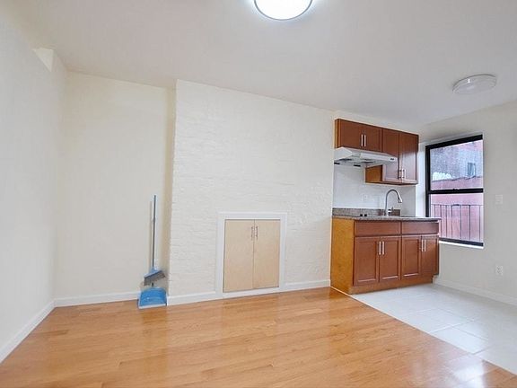4th image of 21 Allen St #15