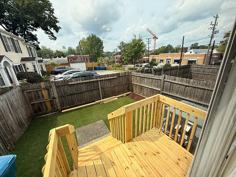 327 W Trinity Ave — Photo 3