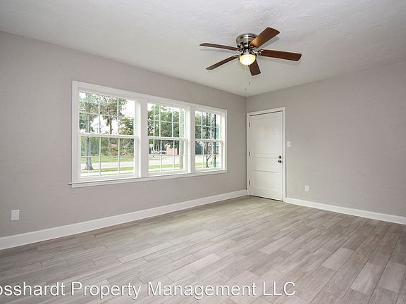 4th image of 314 NE 10th St APT 102