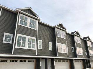 3629 Tanglewood Rd, Bettendorf, IA 52722