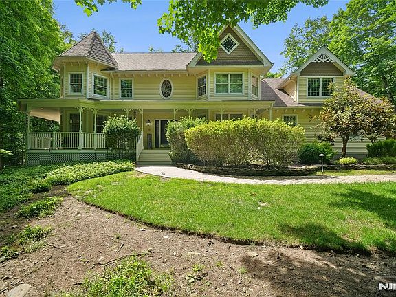 2nd image of 519 E Saddle River Rd