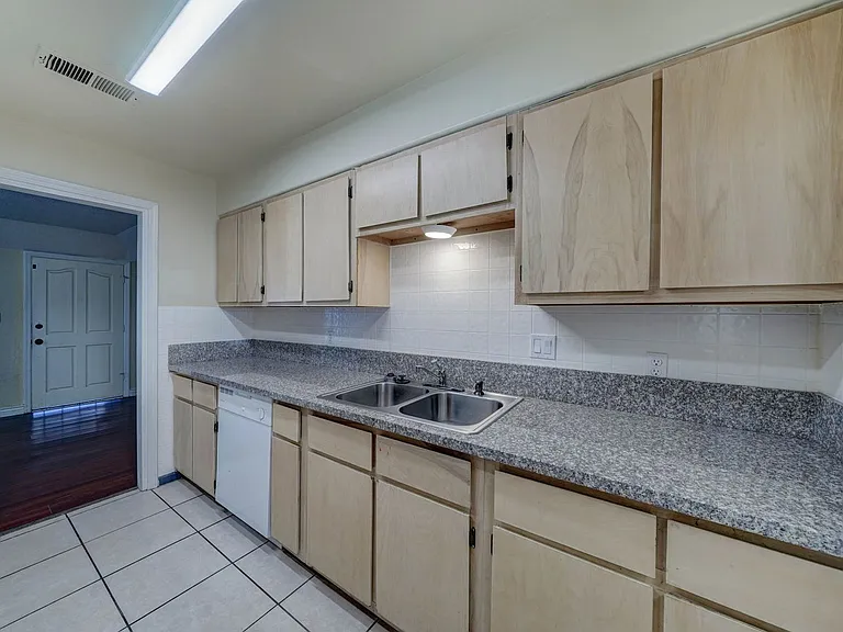 2133 W Morten Ave — Photo 10