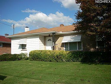 2nd image of 987 Lawrence Ave