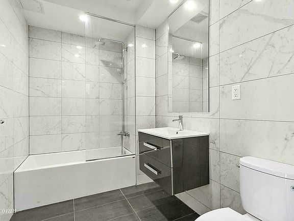 3rd image of 2117 31st Ave APT 4C