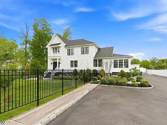 2nd image of 33 Weston Rd