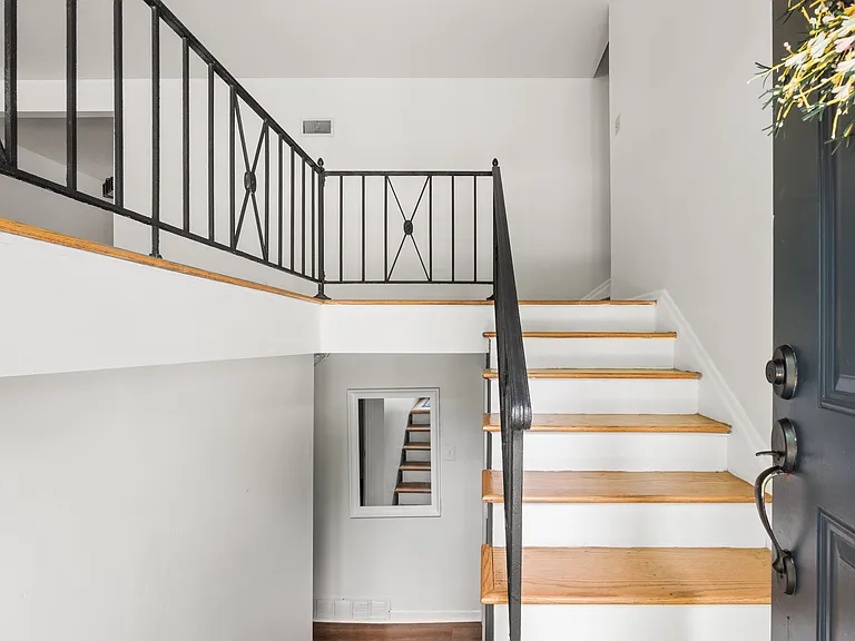 9845 Pebblestone Dr — Photo 2