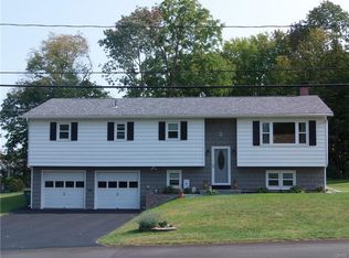 89 Bedford Dr, Whitesboro, NY 13492