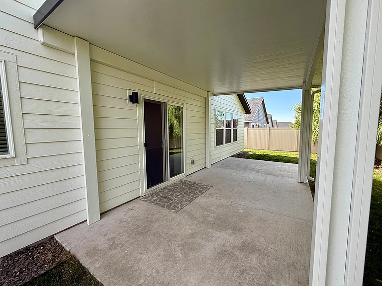 Covered Patio/Backyard