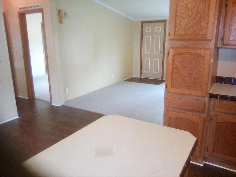 615 Lindsay St — Photo 5