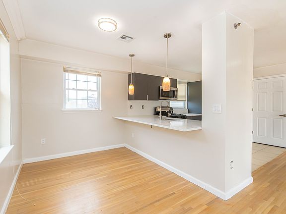5th image of 279 Orange St Floor 3