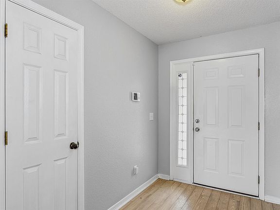 5th image of 864 Miramar Dr