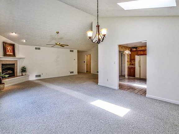5th image of 105 Ashley Hill Dr