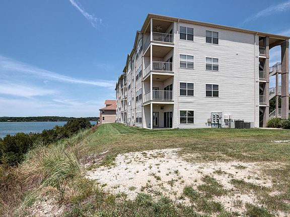3rd image of 730 Emerald Pointe Dr APT 133