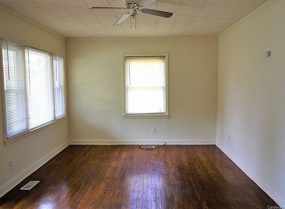 3rd image of 218 W Ohio Ave