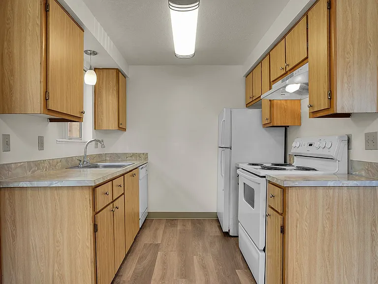 Carlton Square Apartments — Photo 24