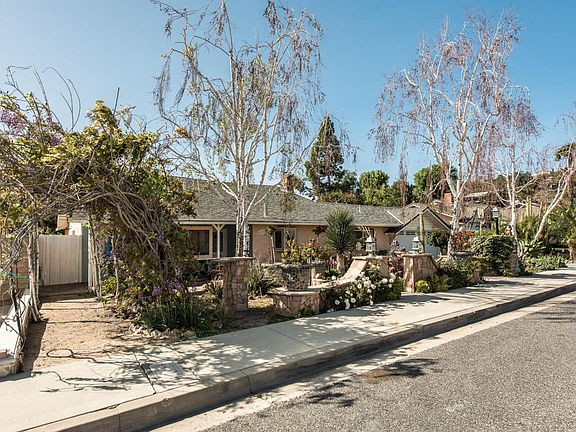 4th image of 477 Glenwood Pl