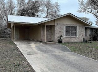 135 Barry St, Uvalde, TX 78801