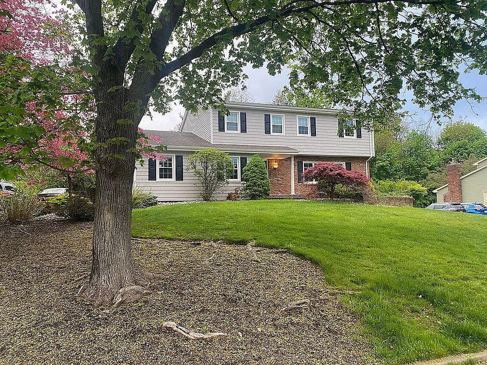 2nd image of 12 Avon Ln