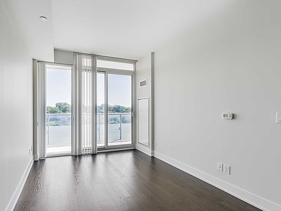 3rd image of 3018 Yonge St #909