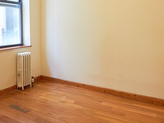4th image of 24-35 Steinway St #1
