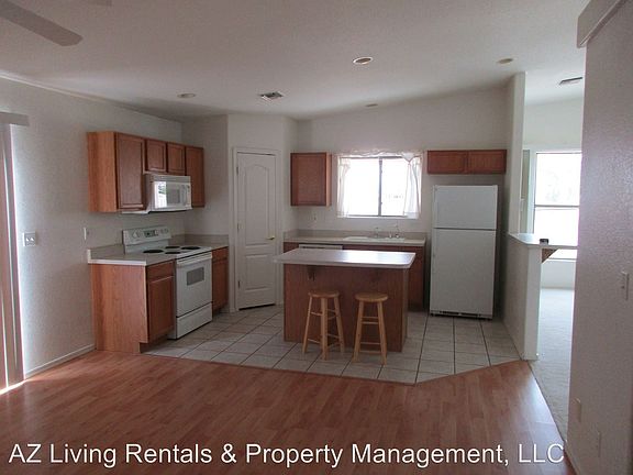 3rd image of 3150 Crestview Dr