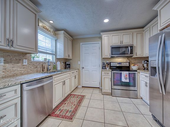 3rd image of 1218 Edenbridge Way