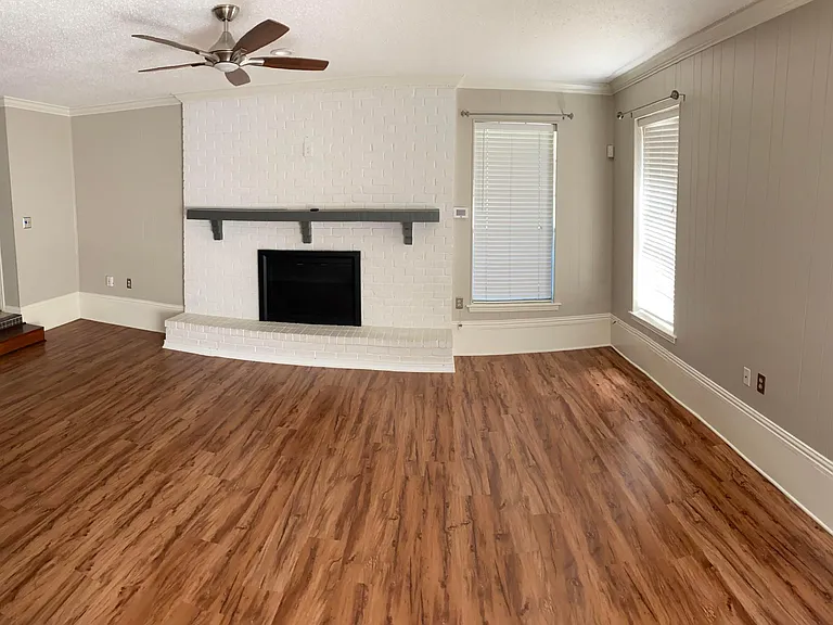 2736 Golfing Green Dr — Photo 8