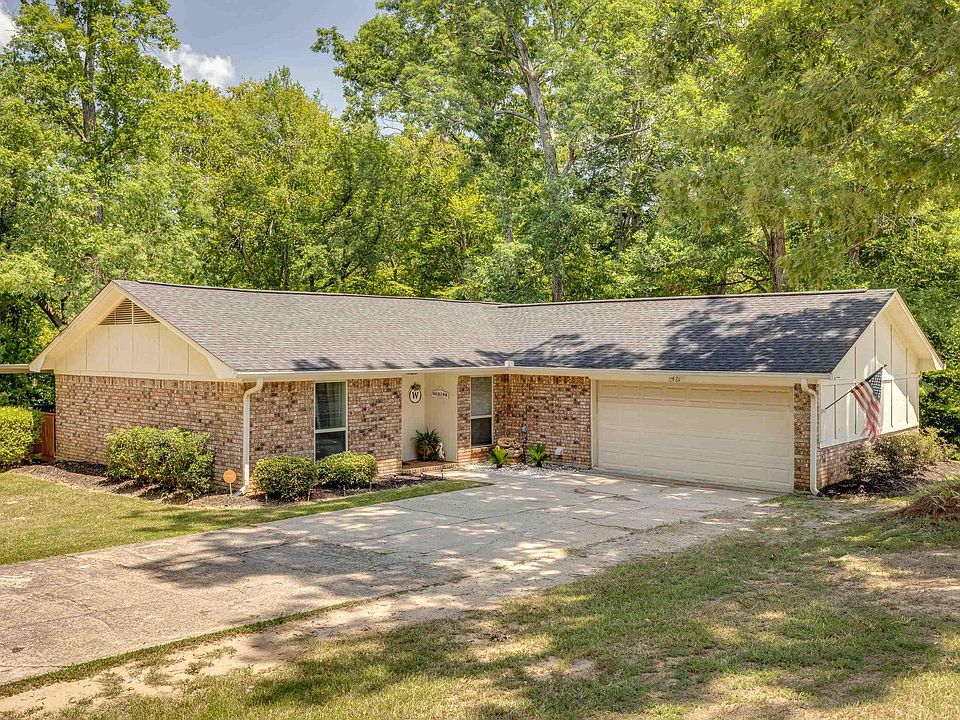 1st image of 118 Honeysuckle Dr