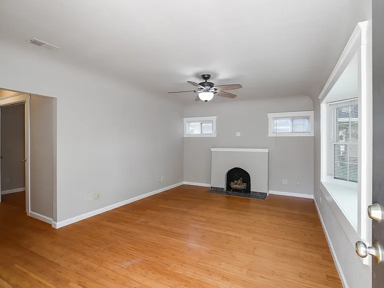 927 Taft Ave — Photo 3