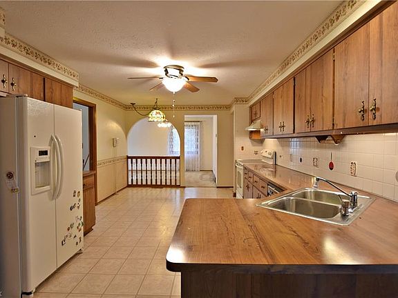 5th image of 4641 Lisa Ln