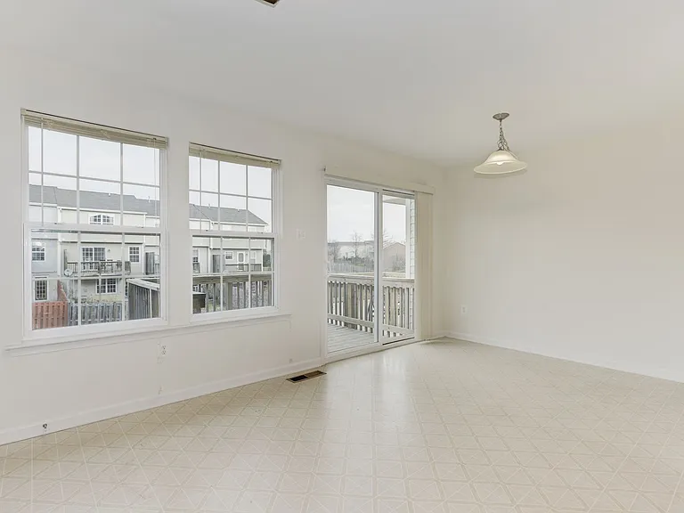 119 Monticello Sq — Photo 11
