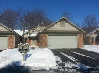 3048 Rivers Edge Dr #34, Wayne, MI 48184