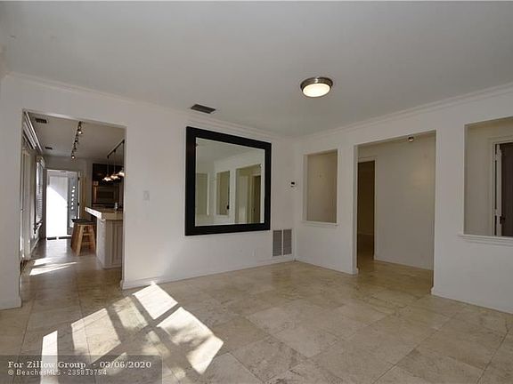 4th image of 1101 SE 5th Ct